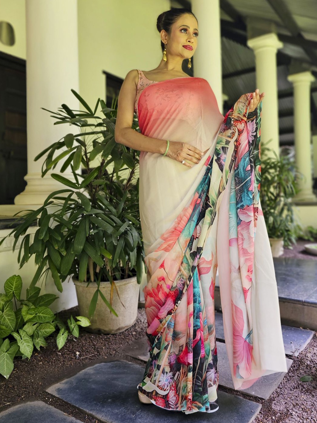 

BBG Royals Floral Printed Pure Chiffon Saree, Cream