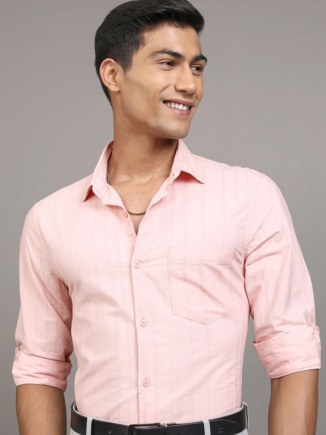 

LOCOMOTIVE Men Cutaway Collar Vertical Striped Cotton Casual Shirt, Pink