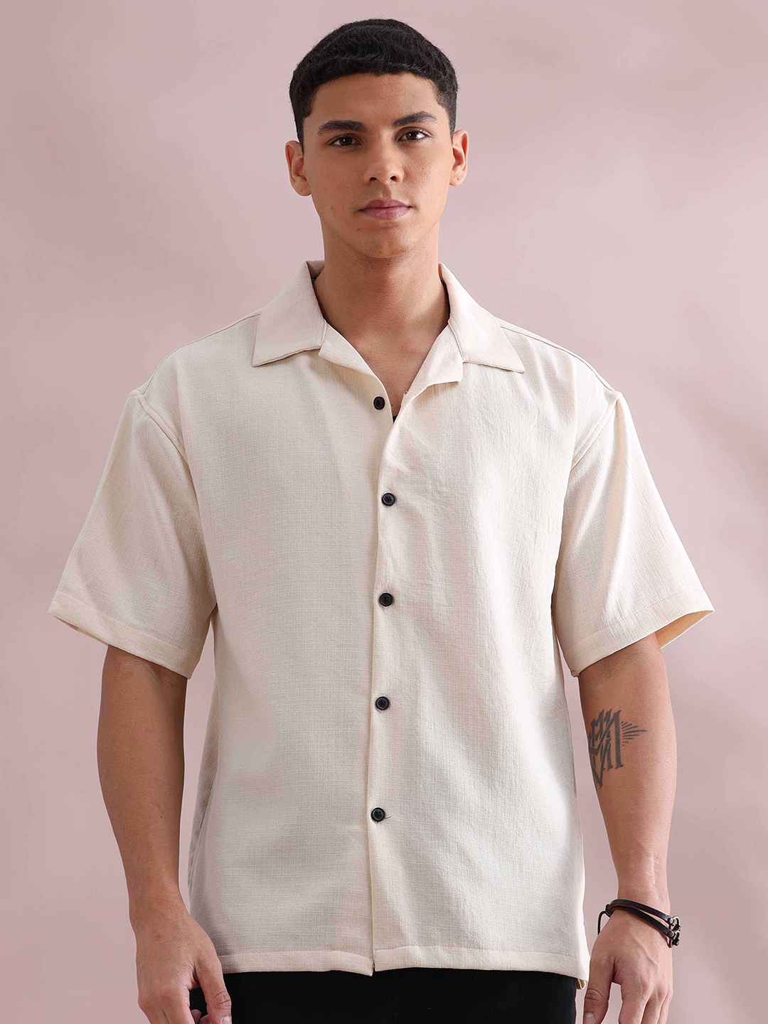 

HOUSE OF MAHNOTS Men Relaxed Cuban Collar Solid Oversized Casual Shirt, Off white