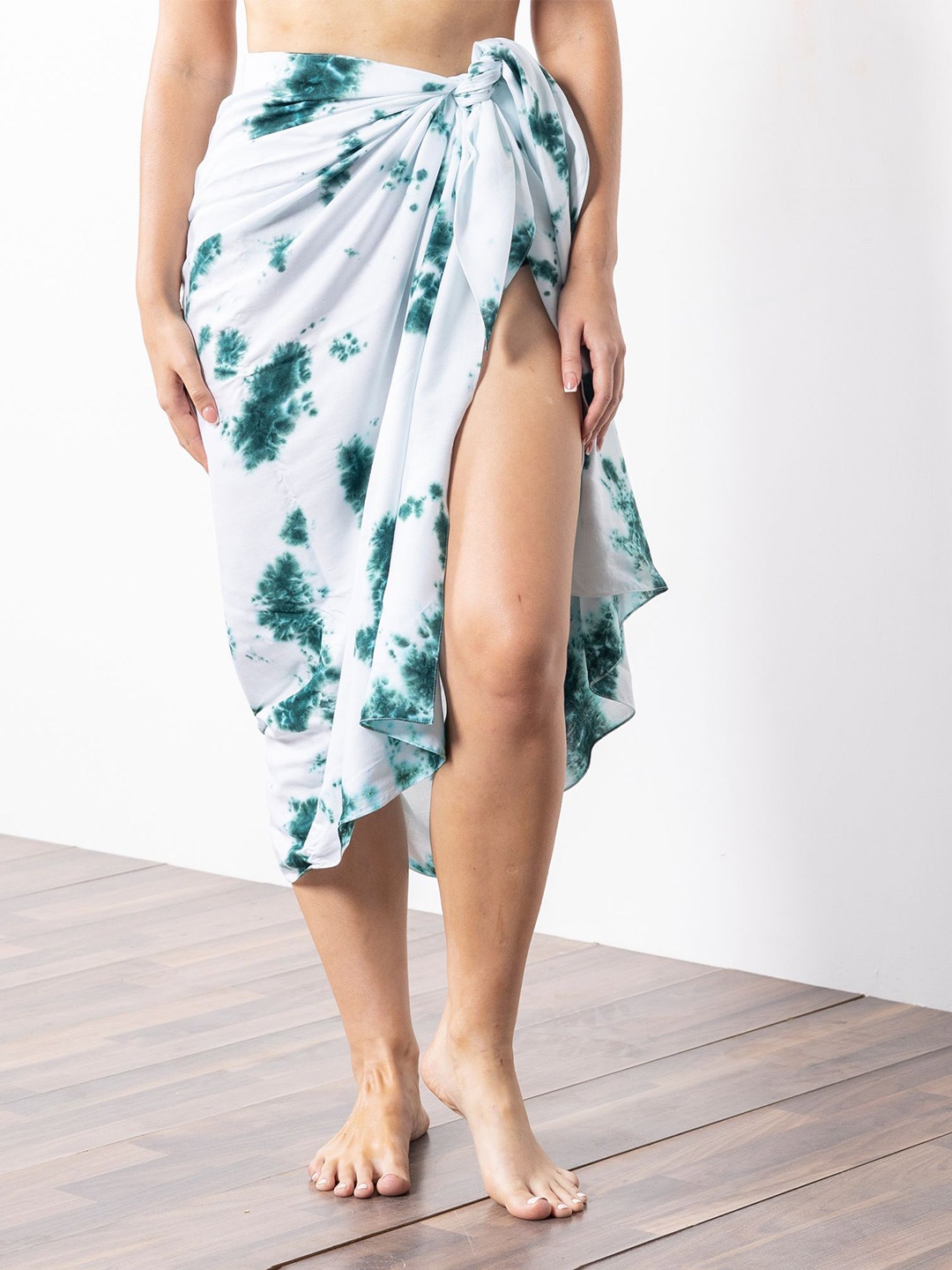 

EROTISSCH Women White & Green Tie & Dye Swimwear Coverup Sarong