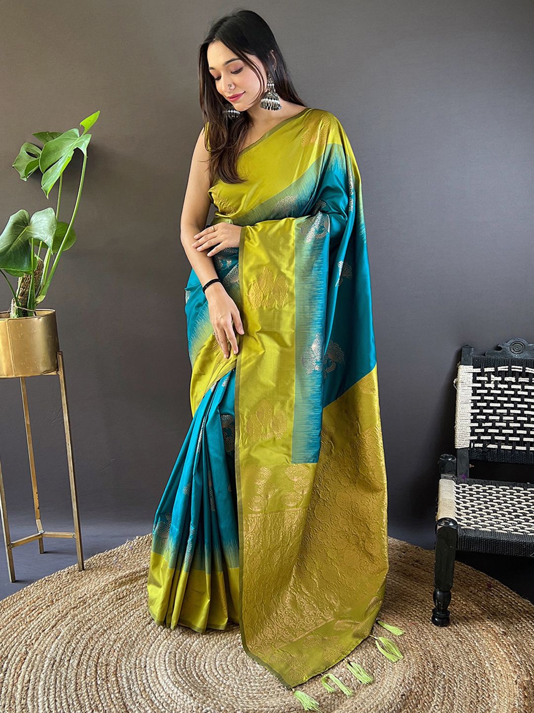 

Mitera Woven Design Zari Saree With Unstitched Blouse Piece, Teal