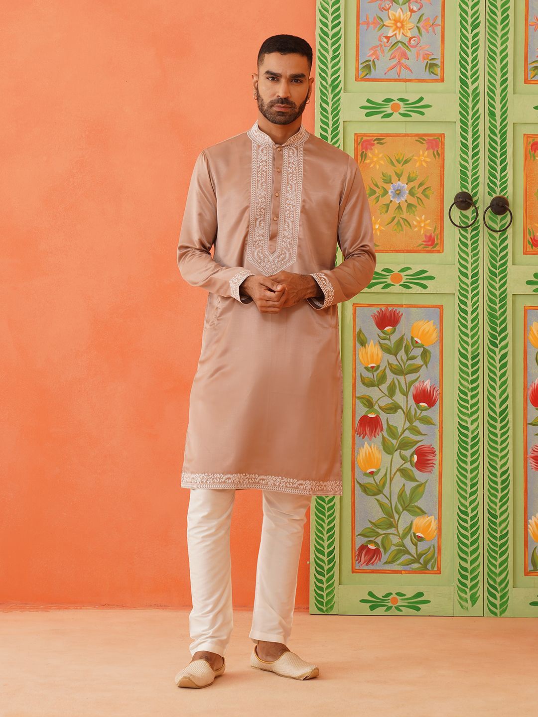 

TheEthnic.Co Floral Embroidered Kurta With Pyjamas, Peach