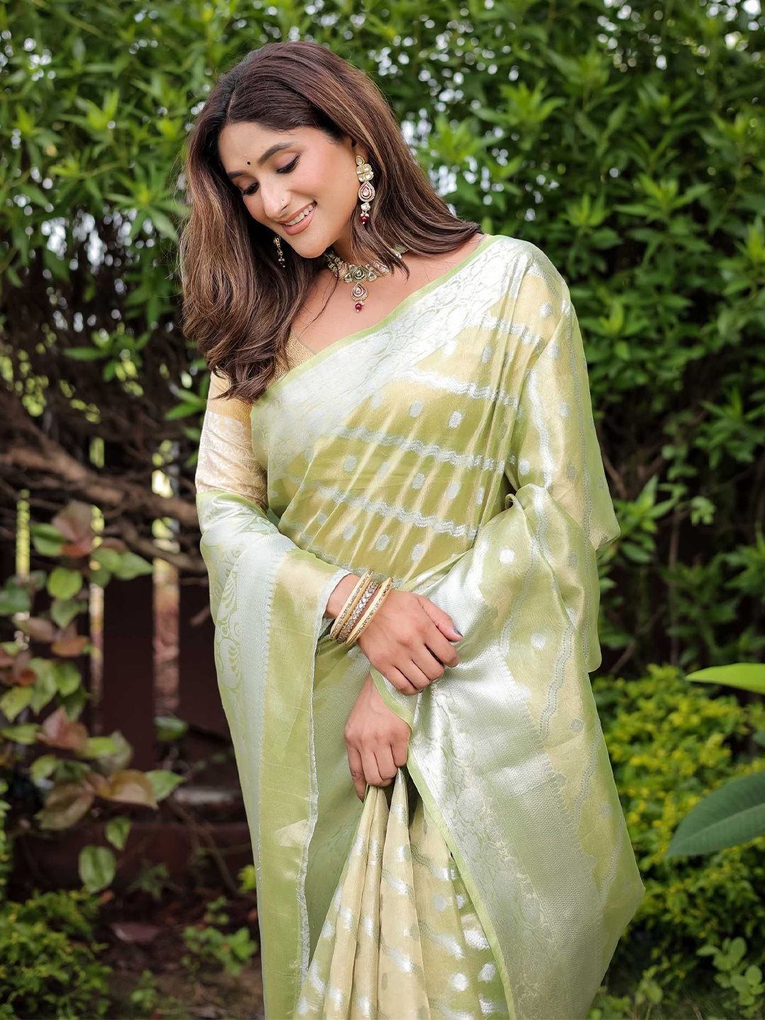 

Kandora Woven Design Zari Pure Silk Heavy Work Banarasi Saree, Green