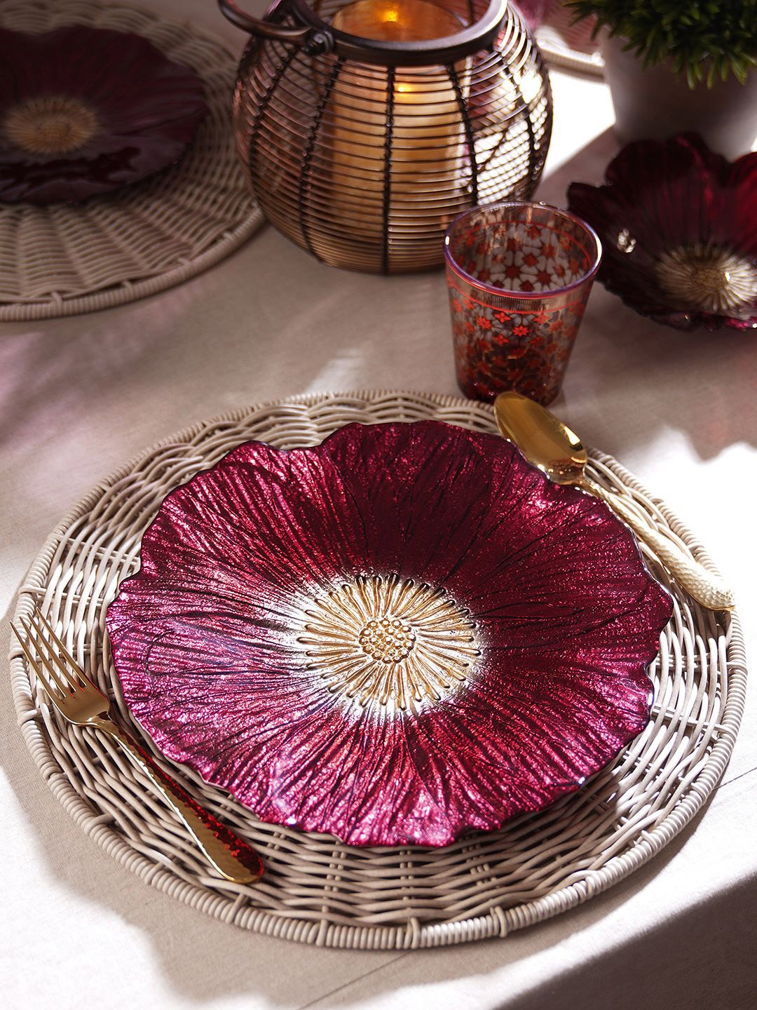 

Pure Home and Living Burgundy & Gold Toned 2 Pcs Floral Shaped Glass Dessert Plates