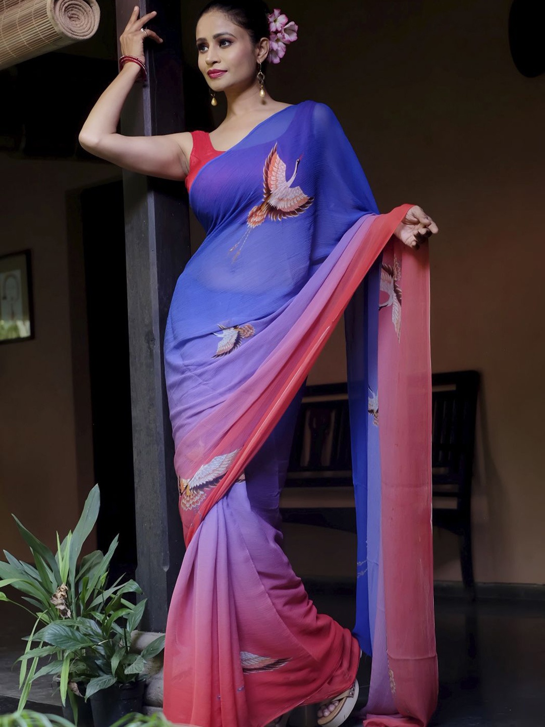 

BBG Royals Abstract Printed Pure Chiffon Saree, Navy blue
