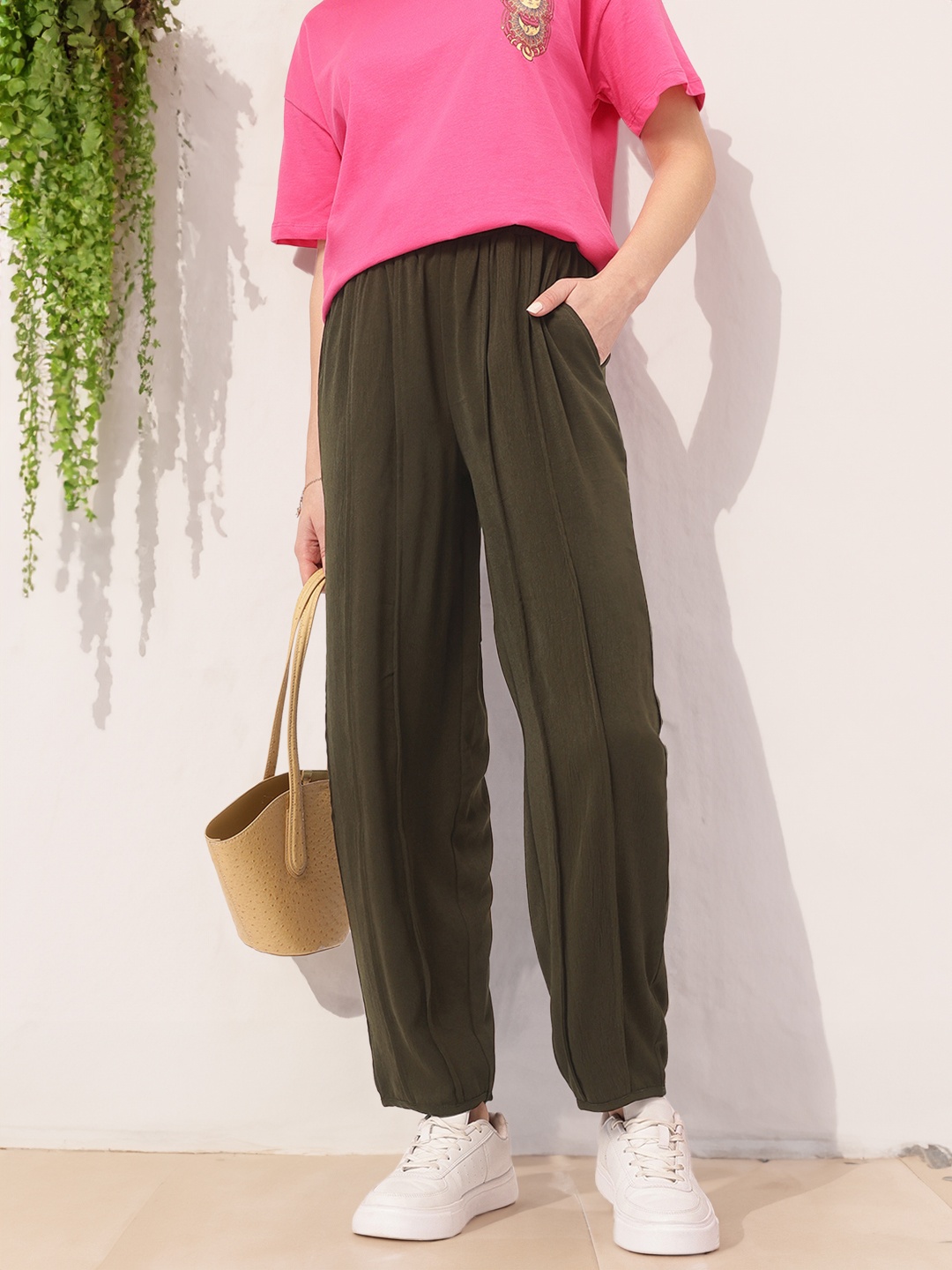 

DressBerry Women Edgy Elegance Pleated Trousers, Olive