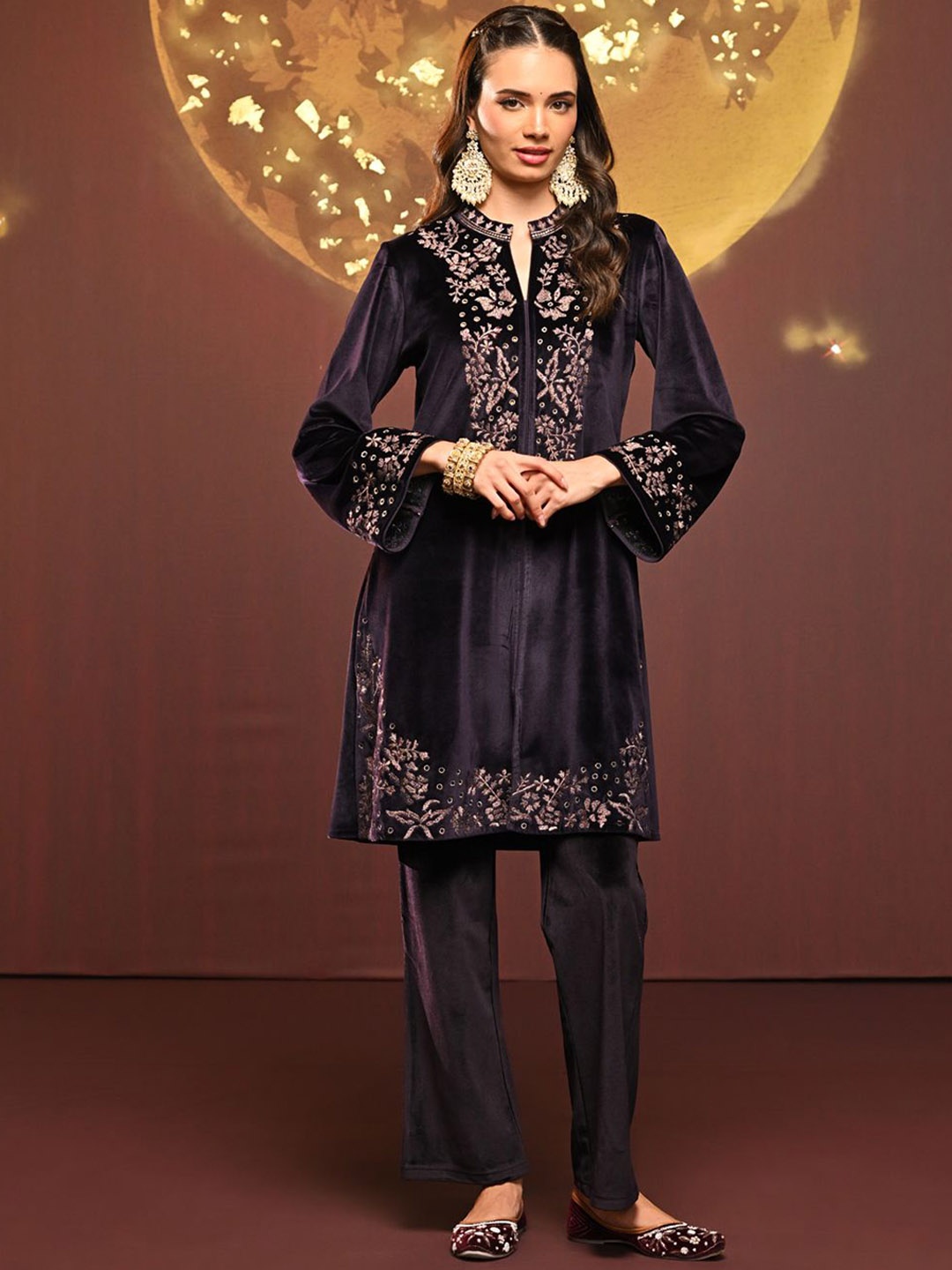 

Lakshita Embroidered Velvet Tunic With Trousers, Purple