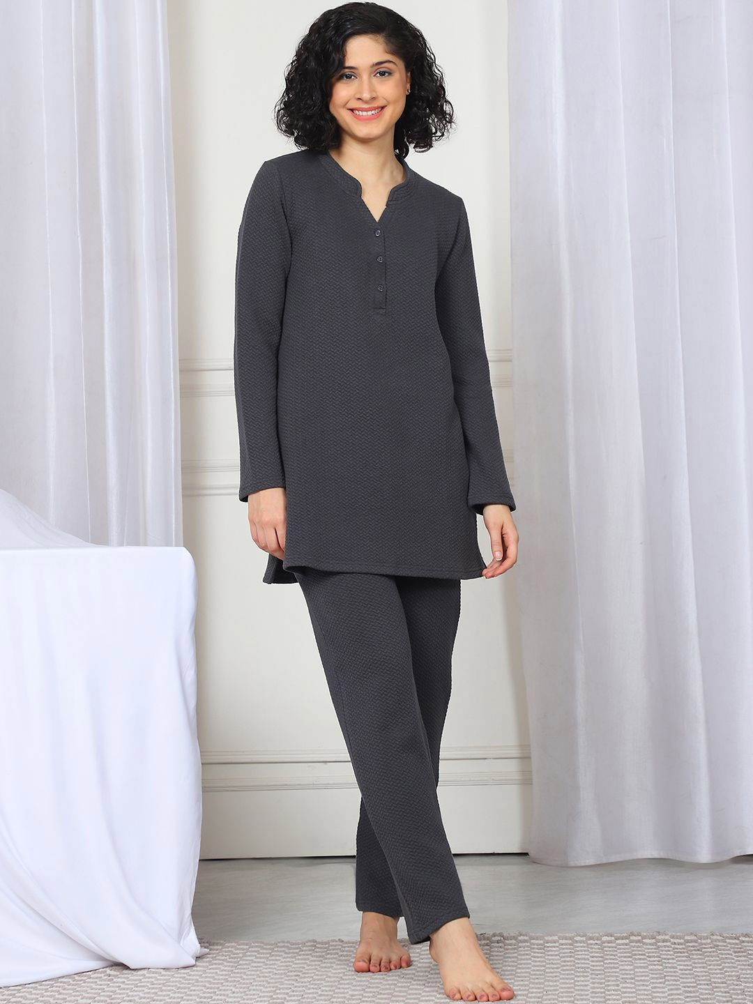 

Kanvin Women Geometric Printed Mandarin Collar Night suit, Charcoal