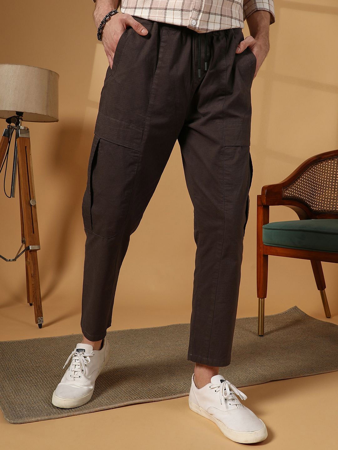 

Campus Sutra Men Mid-Rise Comfort Trousers, Brown