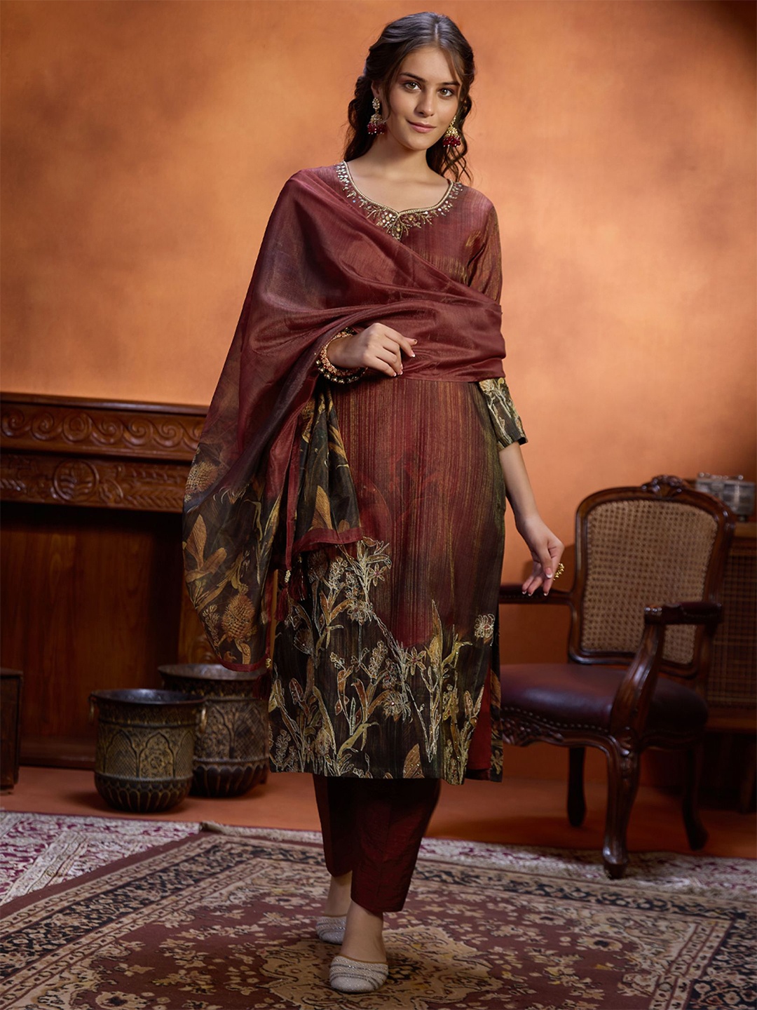 

WOMEN PLUS Floral Digital Printed Beads and Stones Jacquard Kurta with Trousers & Dupatta, Maroon