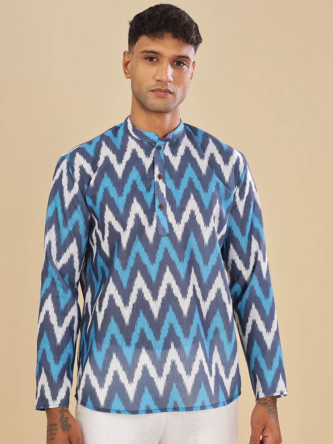 

Vestirio Chevron Printed Mandarin Collar Long Sleeves Regular Straight Kurta, Blue