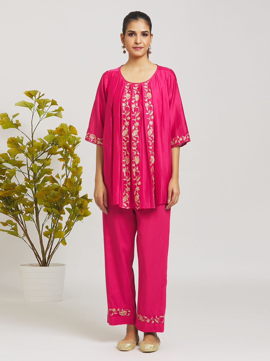 

Samyukta Singhani Embroidered Tunic With Trousers Co-Ords, Pink