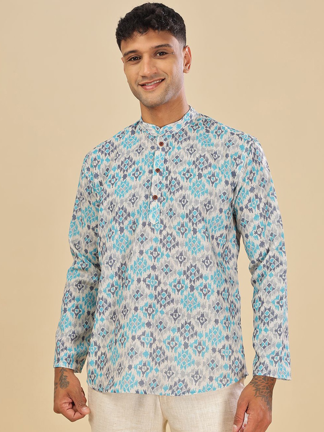 

Vestirio Geometric Printed Mandarin Collar Long Sleeves Regular Straight Kurta, Blue