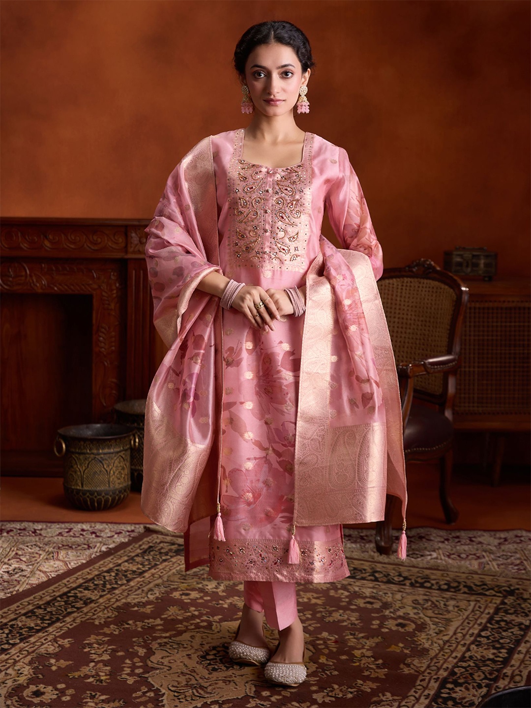 

WOMEN PLUS Floral Digital Printed Beads and Stones Jacquard Kurta with Trousers & Dupatta, Pink