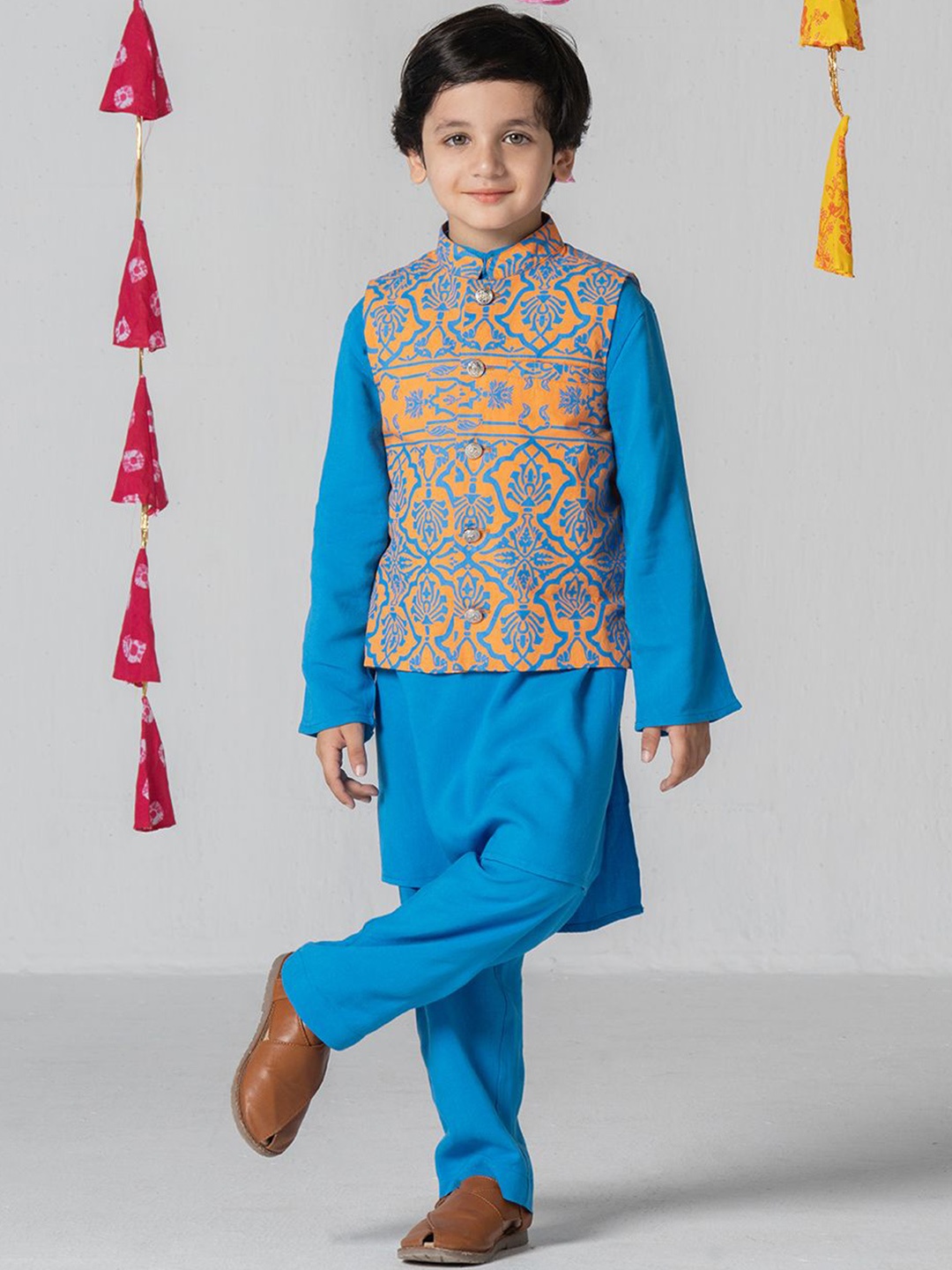 

SPUNKIES Boys Floral Printed Mandarin Collar Kurta With Pyjamas And Jacket, Blue
