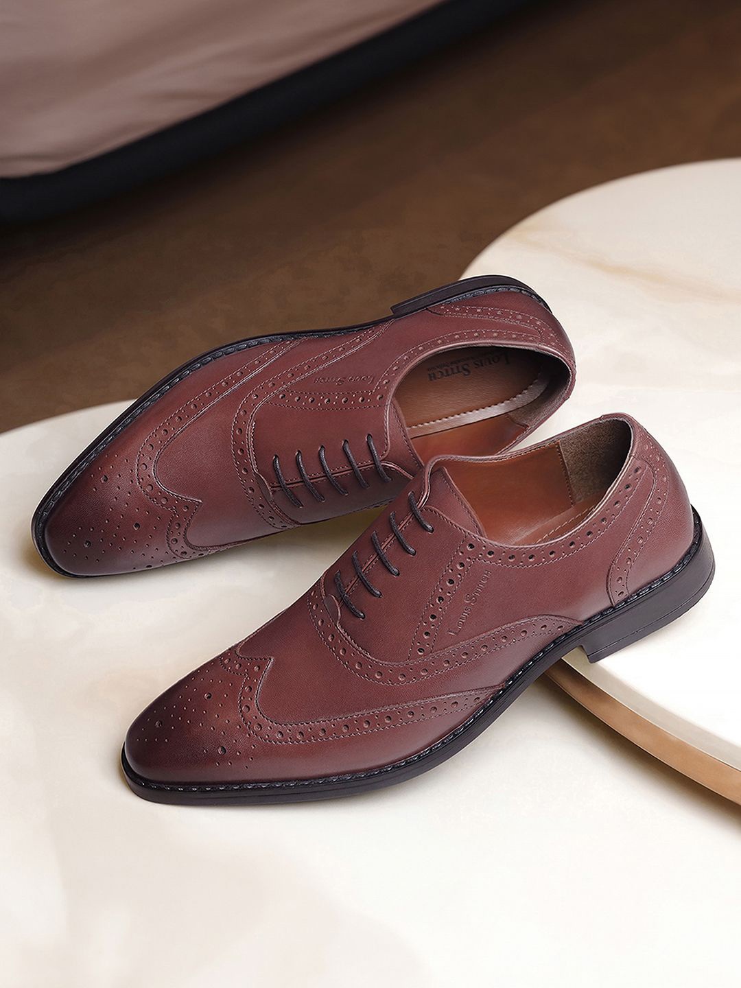 

LOUIS STITCH Men Textured Leather Formal Brogues, Maroon