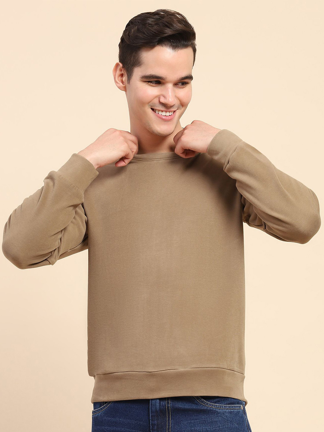 

Global Republic Men Solid Sweatshirt, Brown