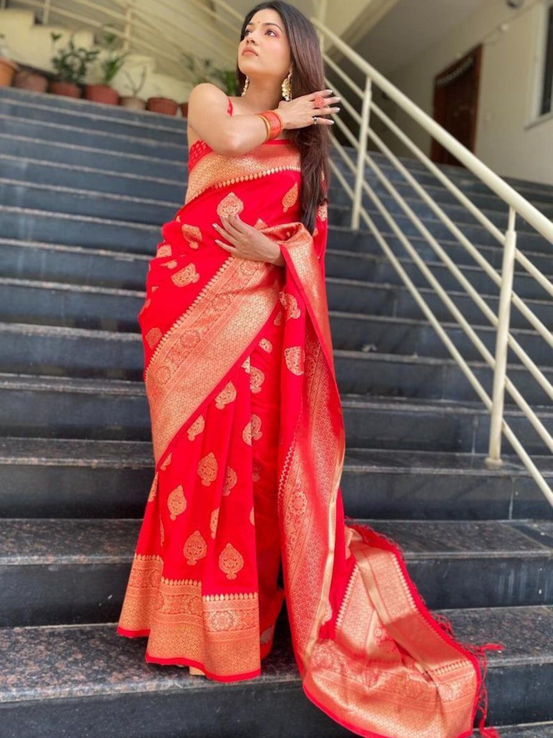 

Visit Wear Woven Design Zari Pure Silk Banarasi Saree, Red