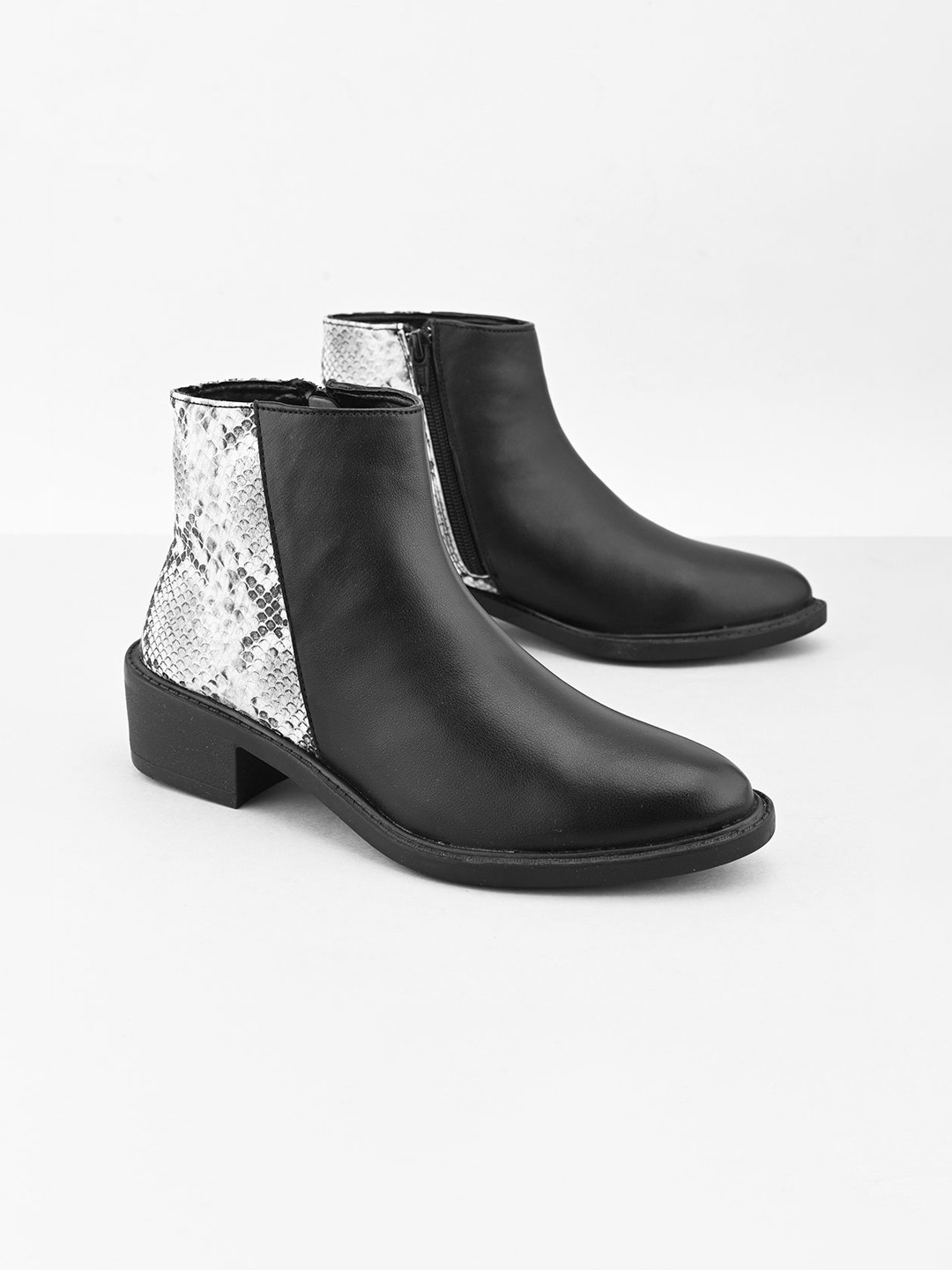 

The Roadster Lifestyle Co Women Animal Printed Buckled Block Heeled Regular Boots, Black