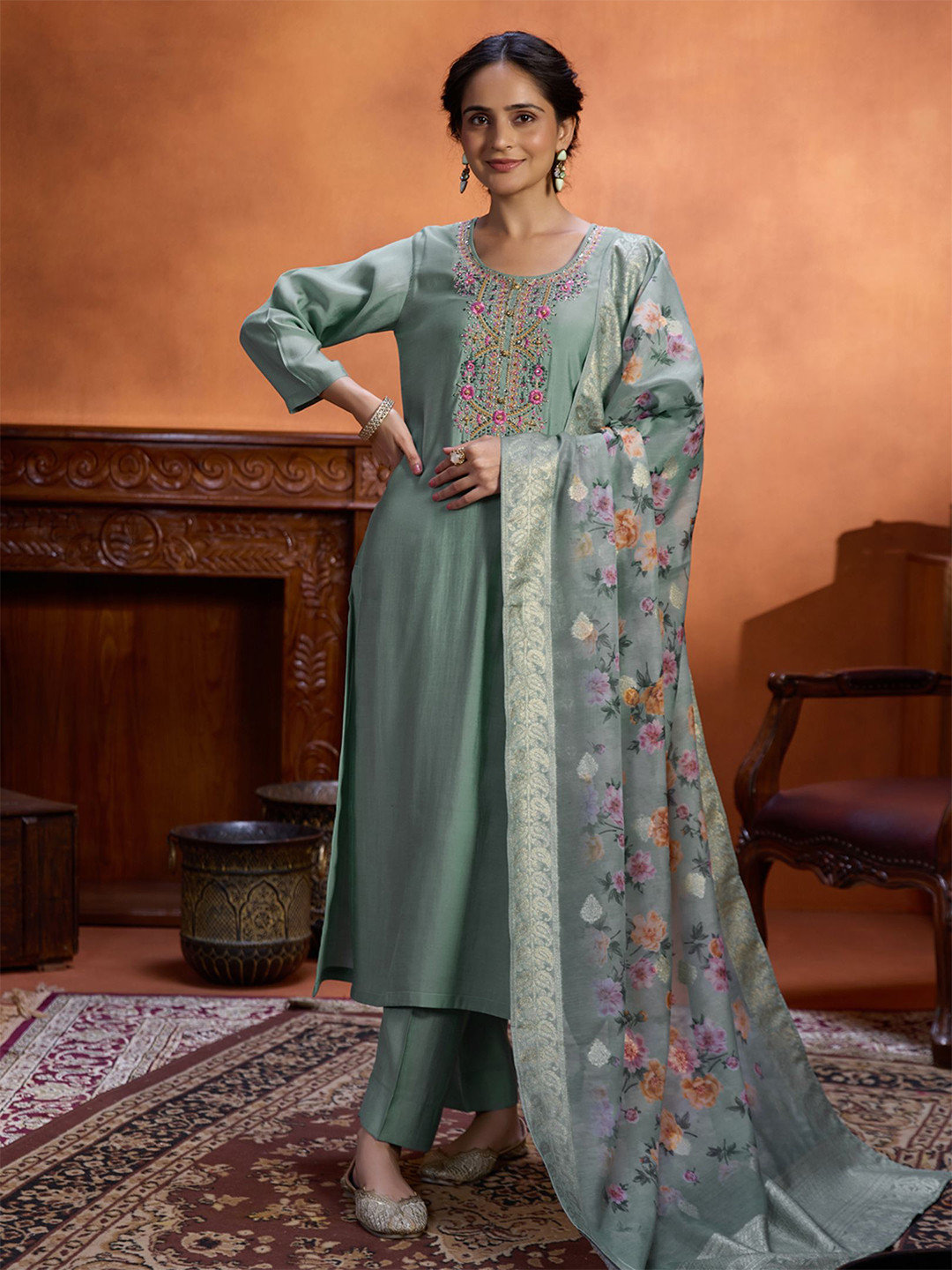 

WOMEN PLUS Floral Yoke Design Beads and Stones Straight Kurta with Trousers & Dupatta, Green