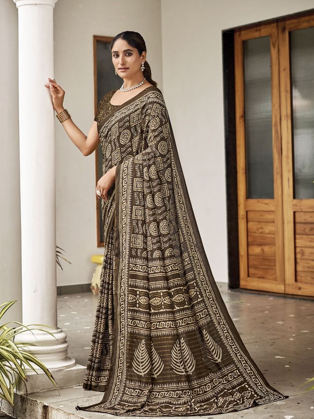 

Anouk Ethnic Motifs Printed Pure Cotton Bagru Saree, Brown