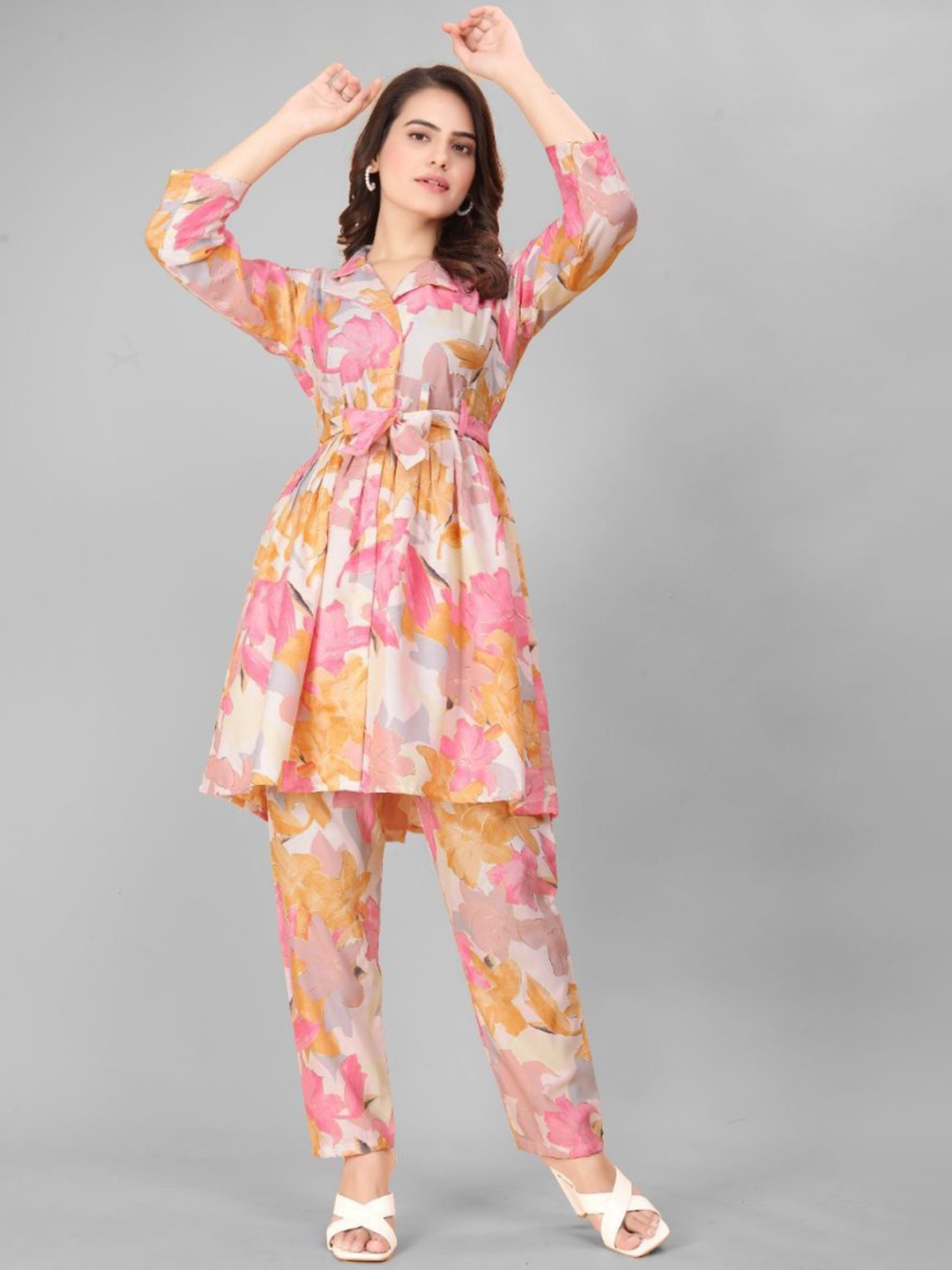 

APNISHA Notched lapel collar Printed Tunic With Trouser, Pink