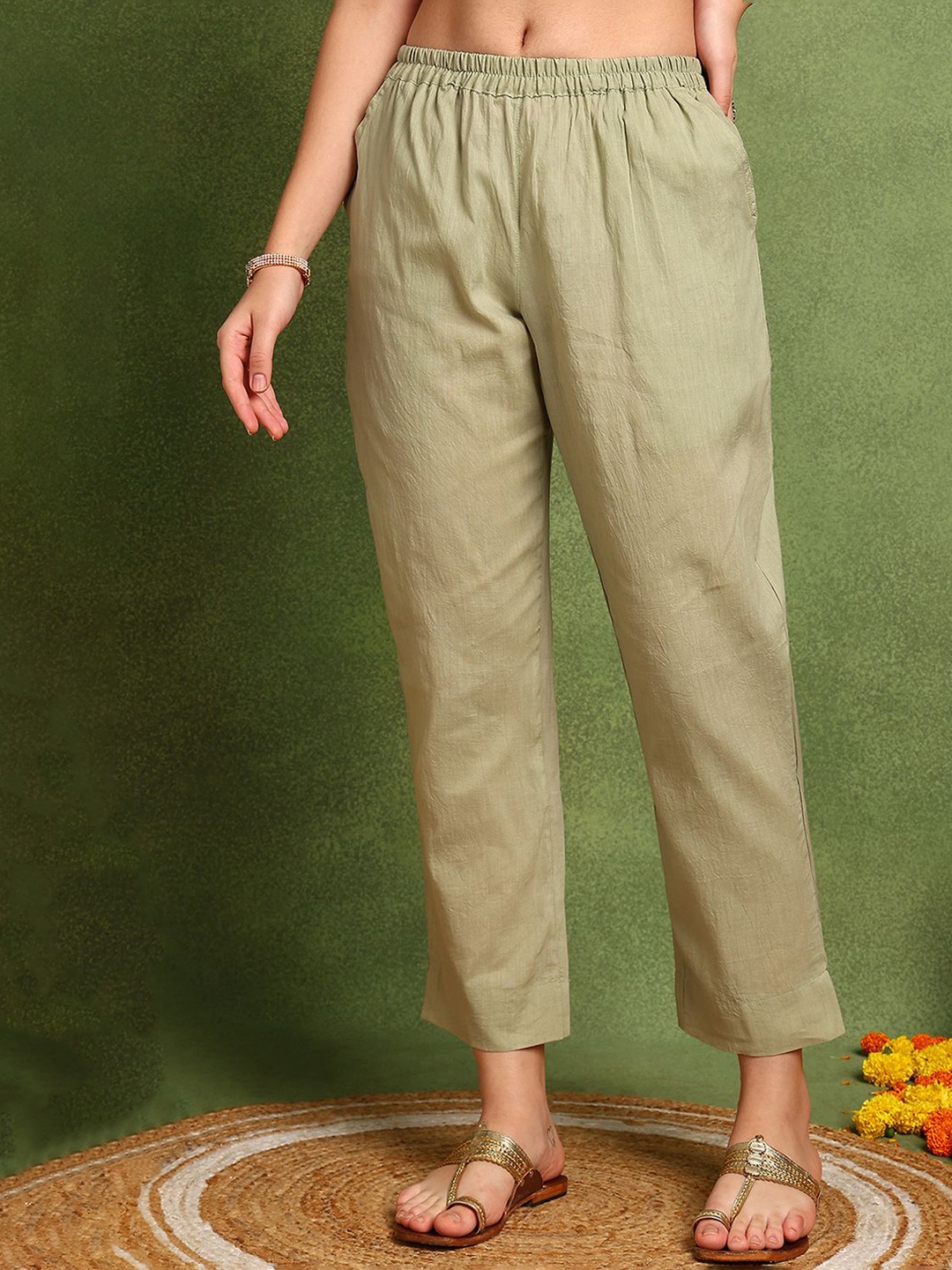 

Tahiliya Women Straight Fit Trousers, Green