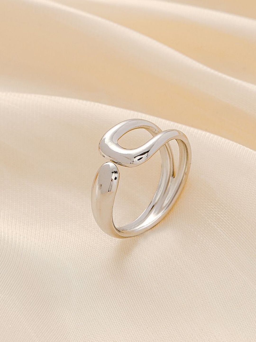 

MYKI Silver-Plated Stainless Steel Lovesome Finger Ring