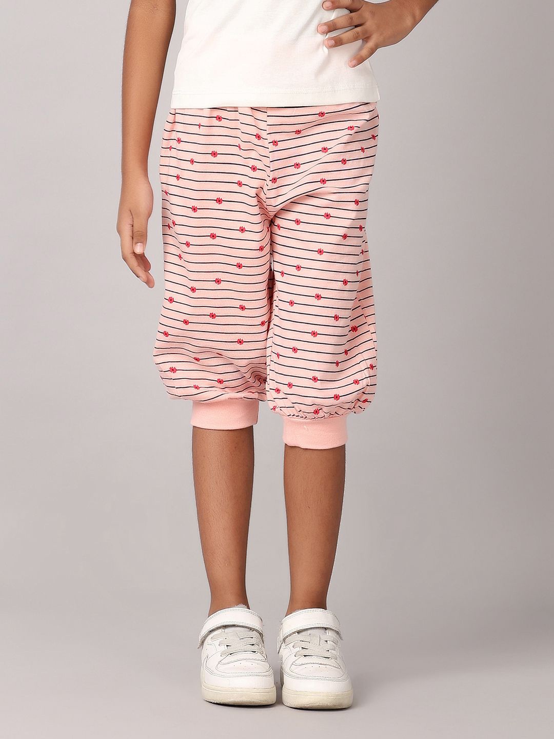 

V-Mart Girls Printed Cotton Mid-Rise Single Jersey Capris, Peach