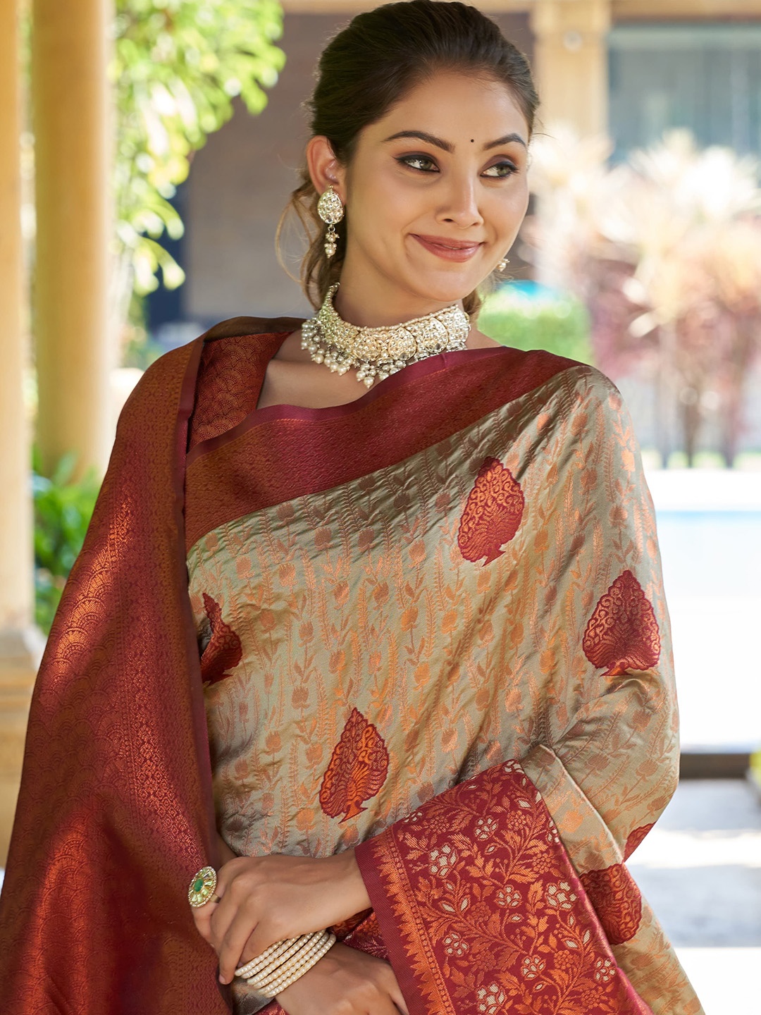 

Visit Wear Women Woven Design Zari Pure Silk Banarasi Saree With Blouse Piece, Green