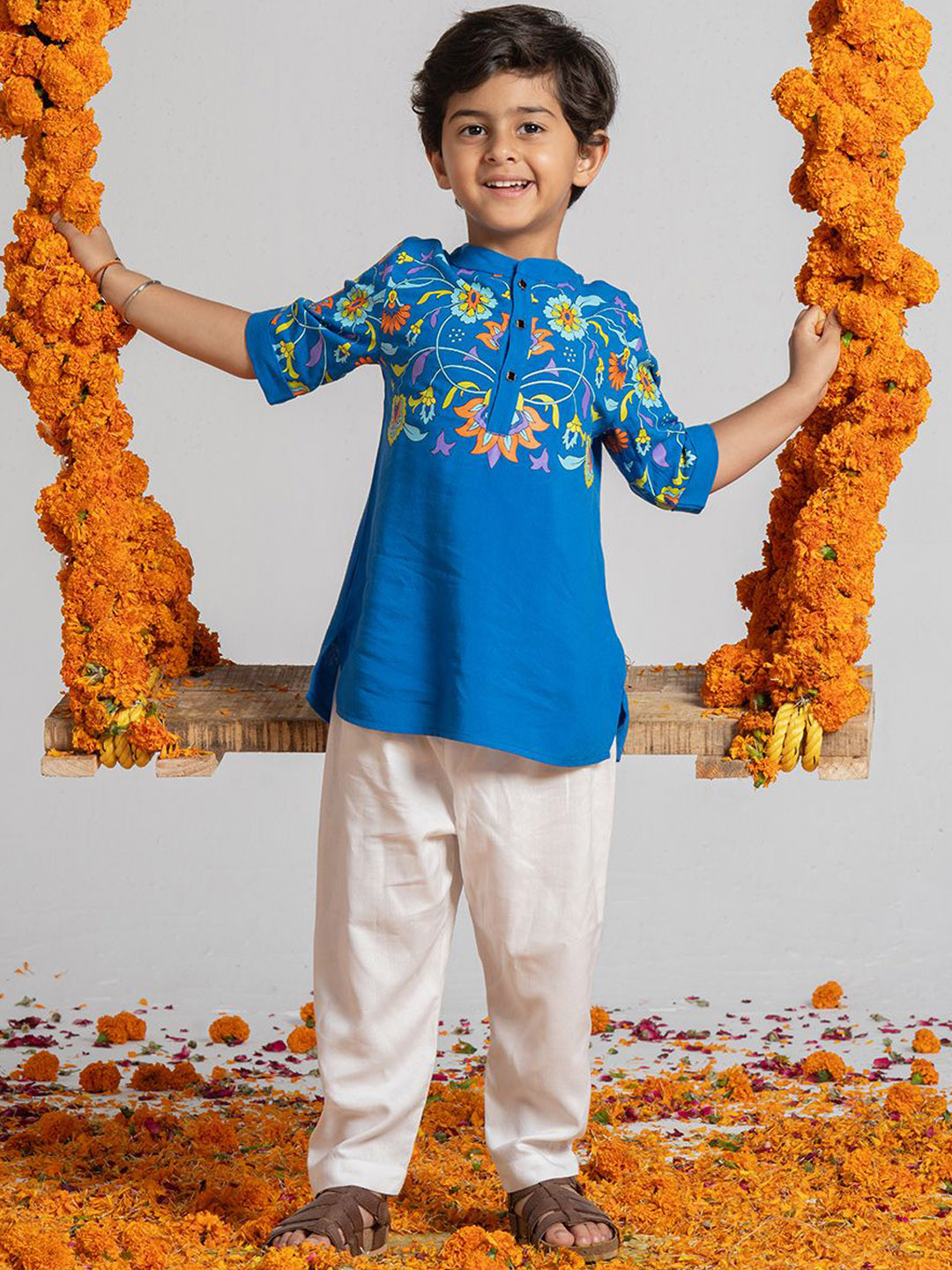 

SPUNKIES Boys Floral Printed Mandarin Collar Straight Kurta With Pyjama, Blue