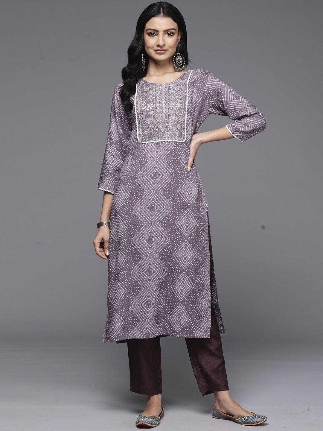 

Indo Era Mauve and White Round Neck Bandhani Printed Sequinned Straight Kurta