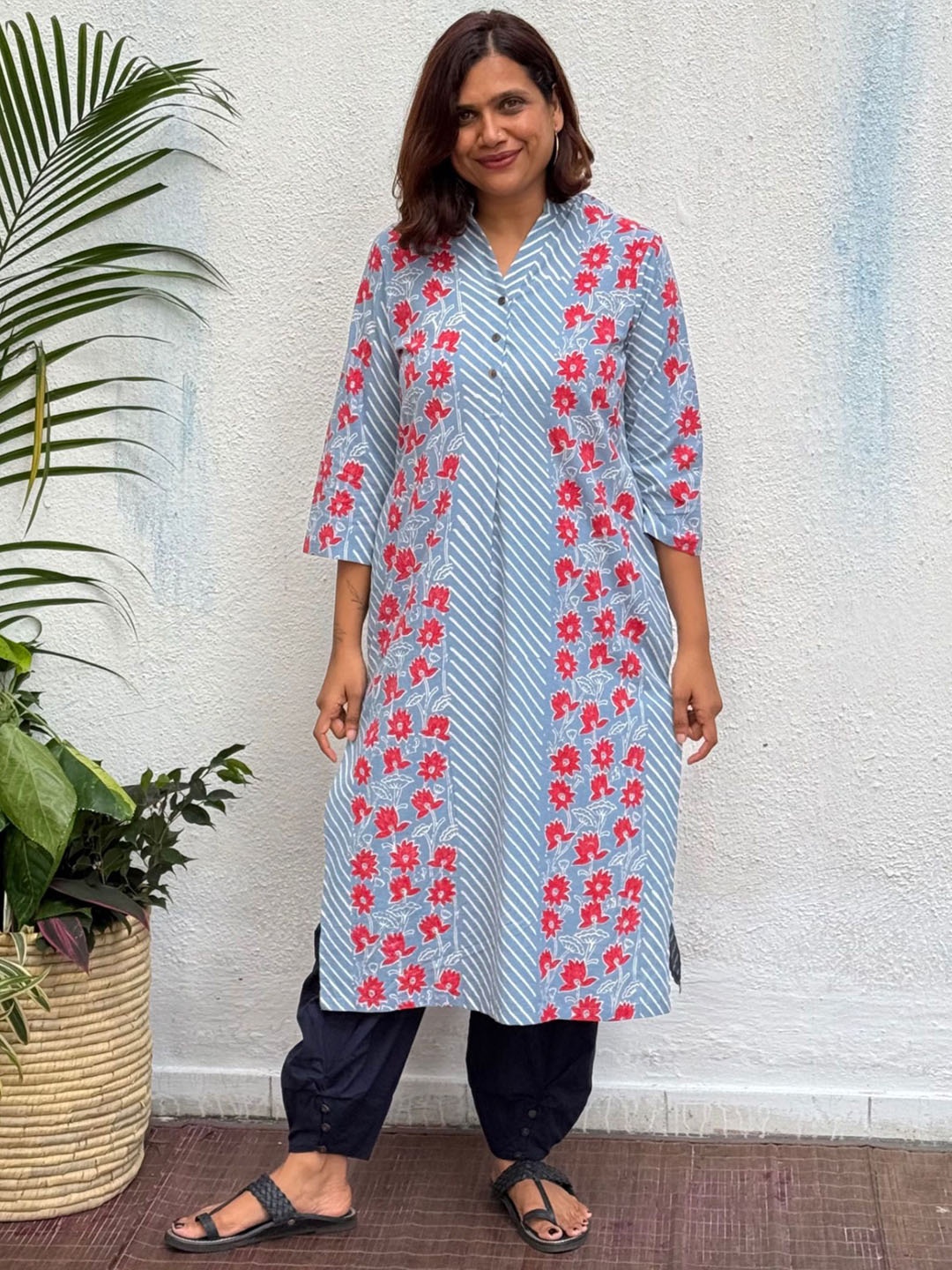 

Chidiyaa Floral Block Printed Cotton Kurta, Blue