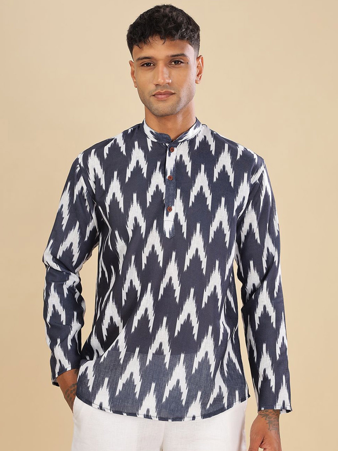 

Vestirio Geometric Printed Mandarin Collar Long Sleeves Regular Straight Kurta, Navy blue