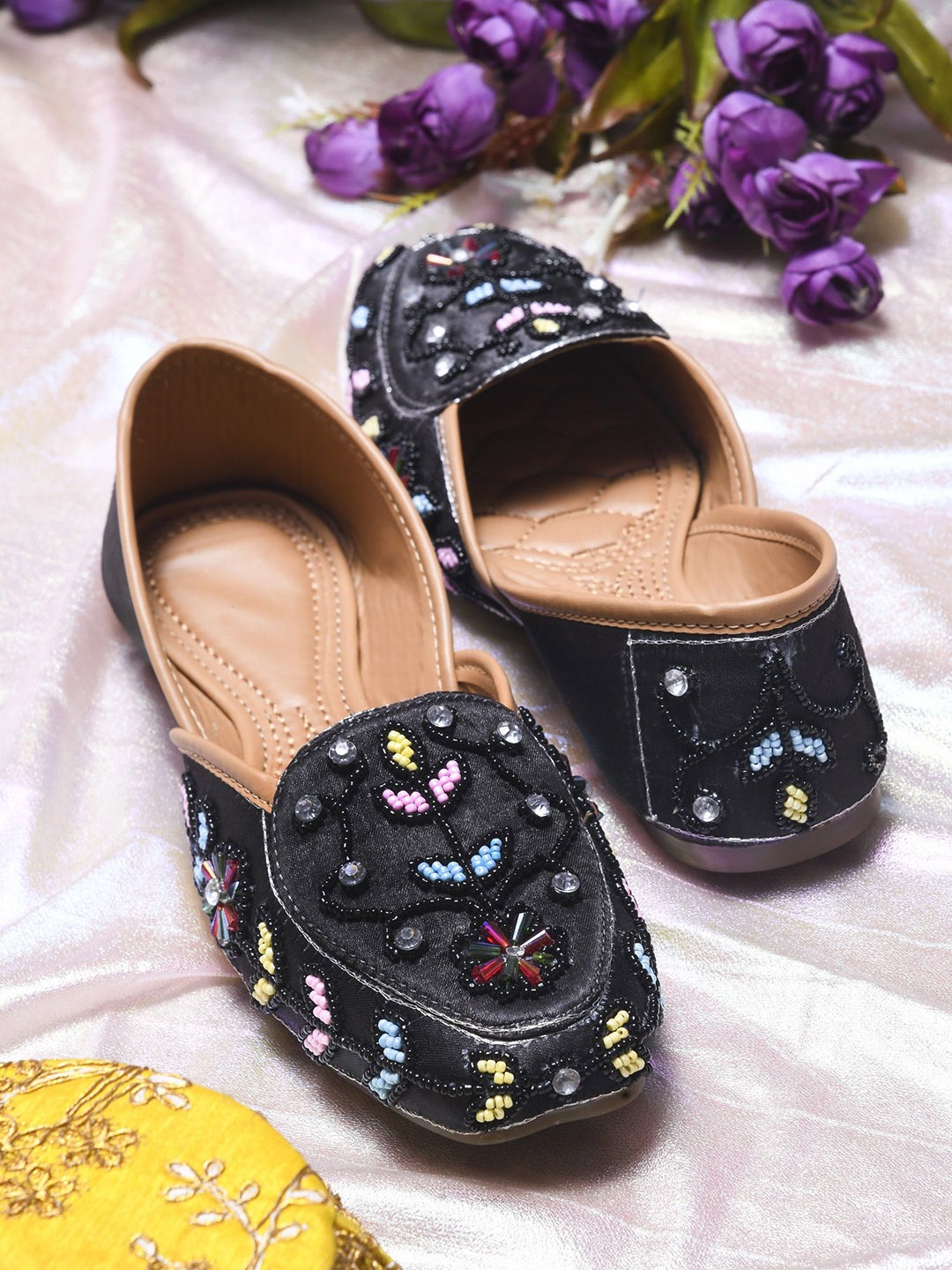 

Try Me Women Beaded Mojaris, Black