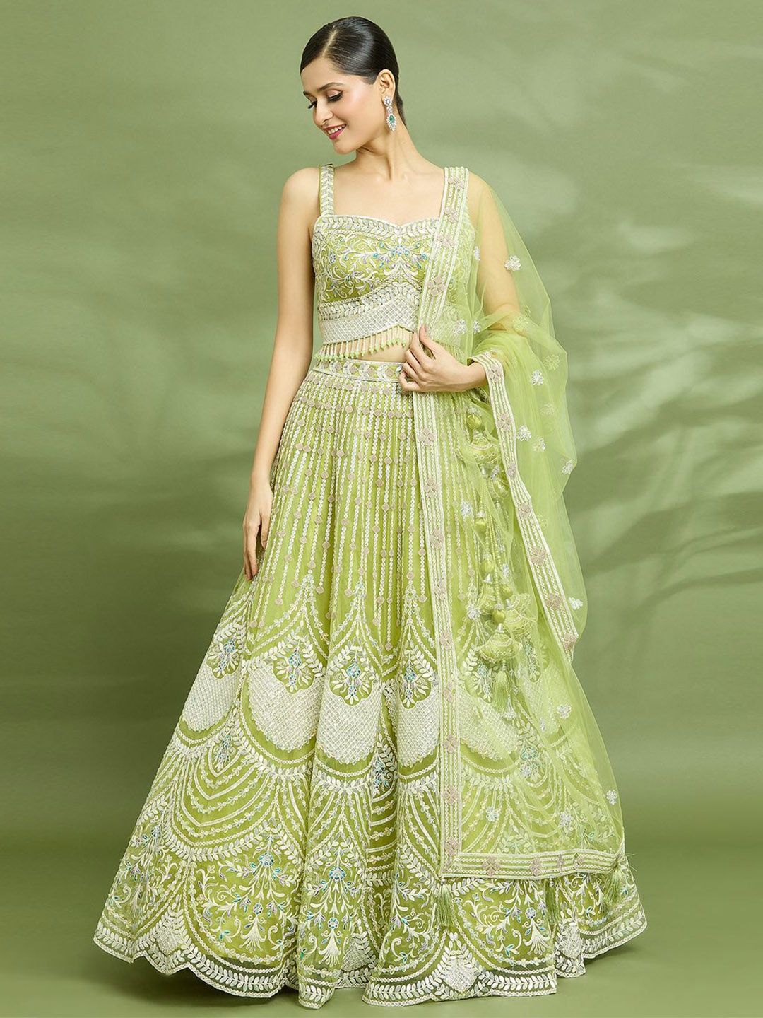 

Samyukta Singhania Embroidered Sweetheart Neck Sequinned Silk Ready to Wear Choli, Green