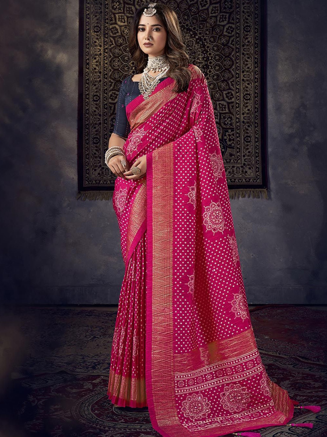 

Meena Bazaar Abstract Printed Saree With Blouse Piece, Pink
