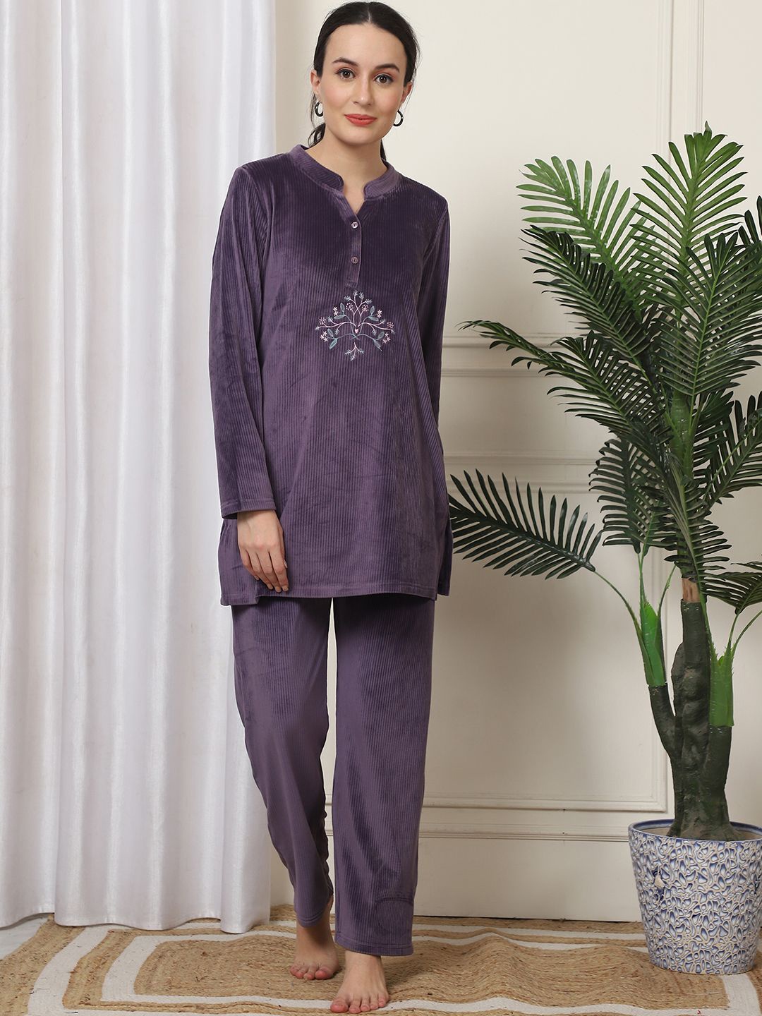 

Kanvin Women Solid Night suit, Purple