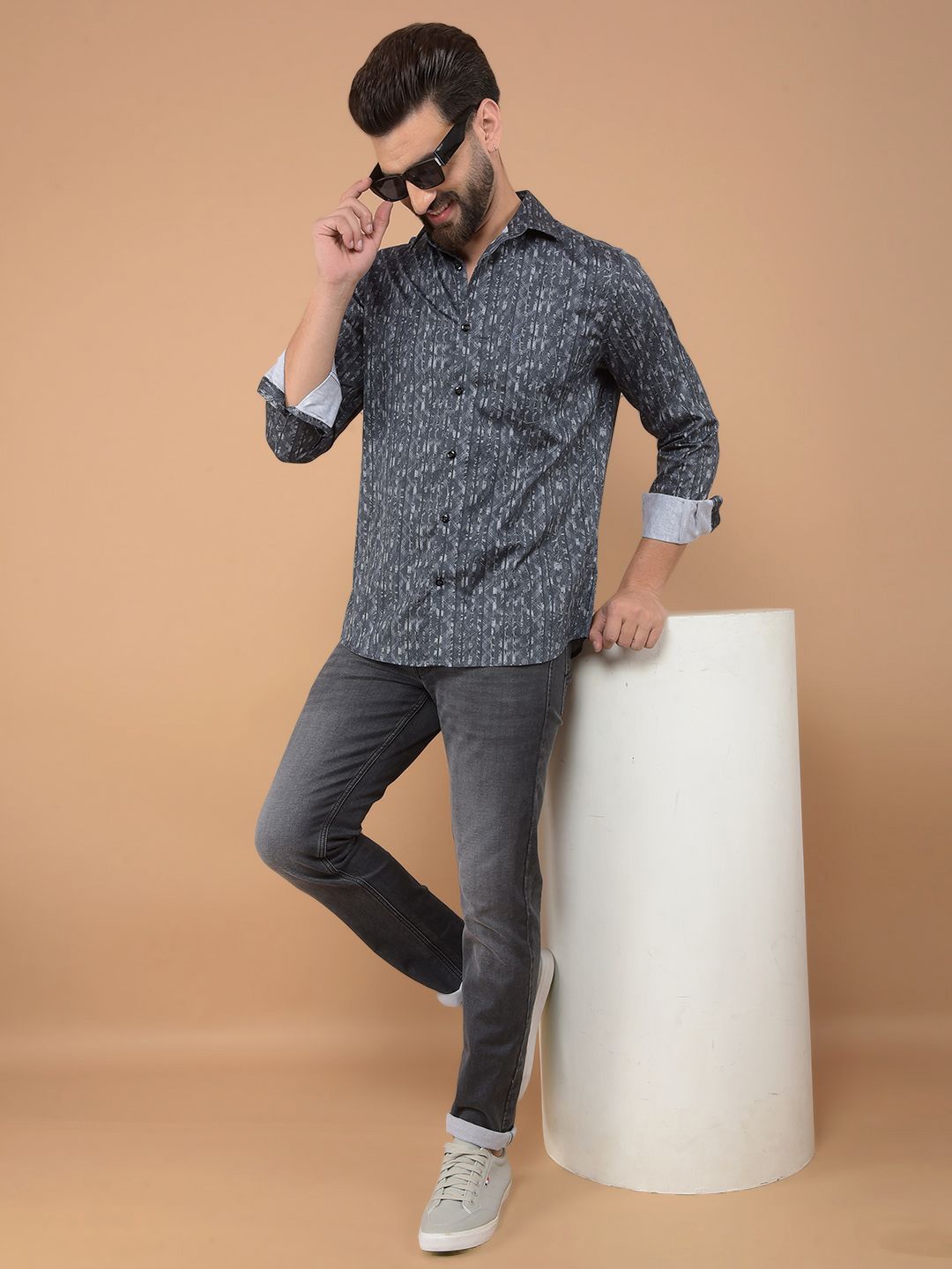 

Crimsoune Club Men Classic Spread Collar Vertical Striped Cotton Slim Fit Casual Shirt, Grey