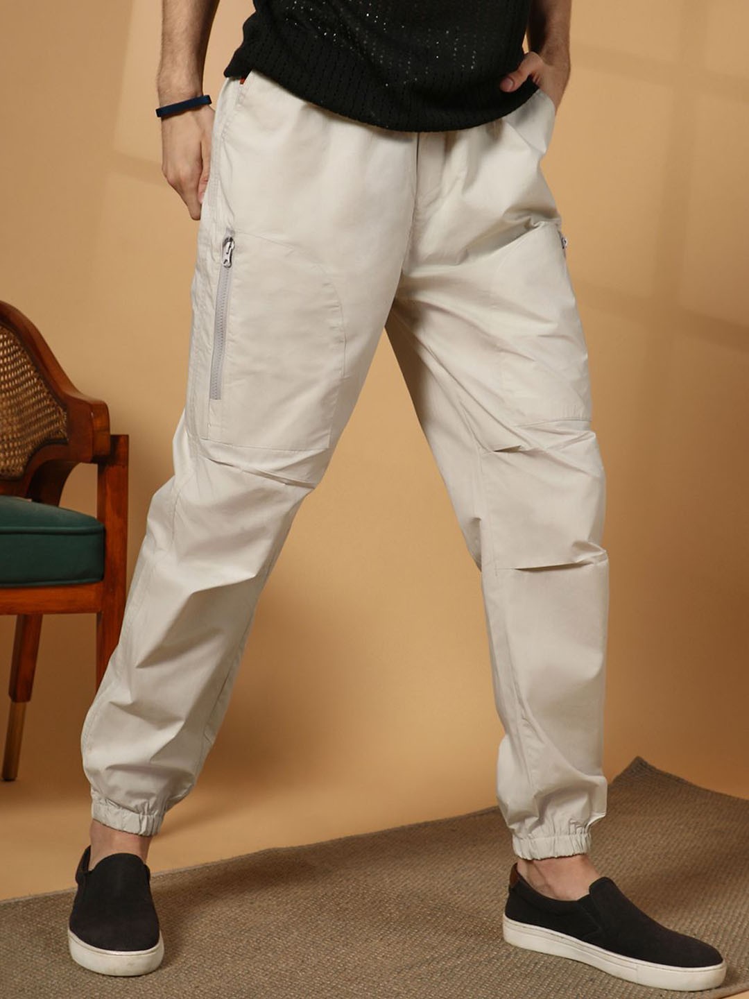 

Campus Sutra Men Mid-Rise Comfort Trousers, Beige