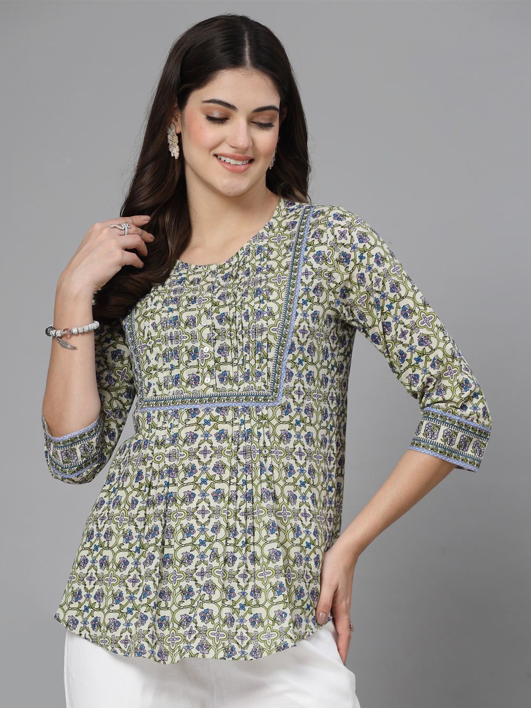 

QOMN Women Floral Printed Cotton Top, Green