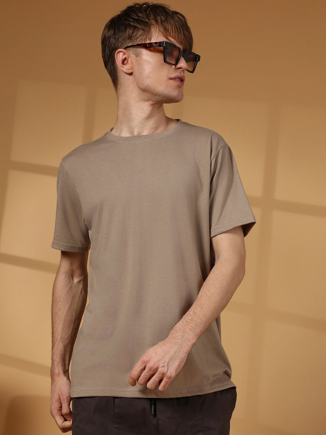 

Campus Sutra Men Solid Round Neck Cotton T-shirt, Brown