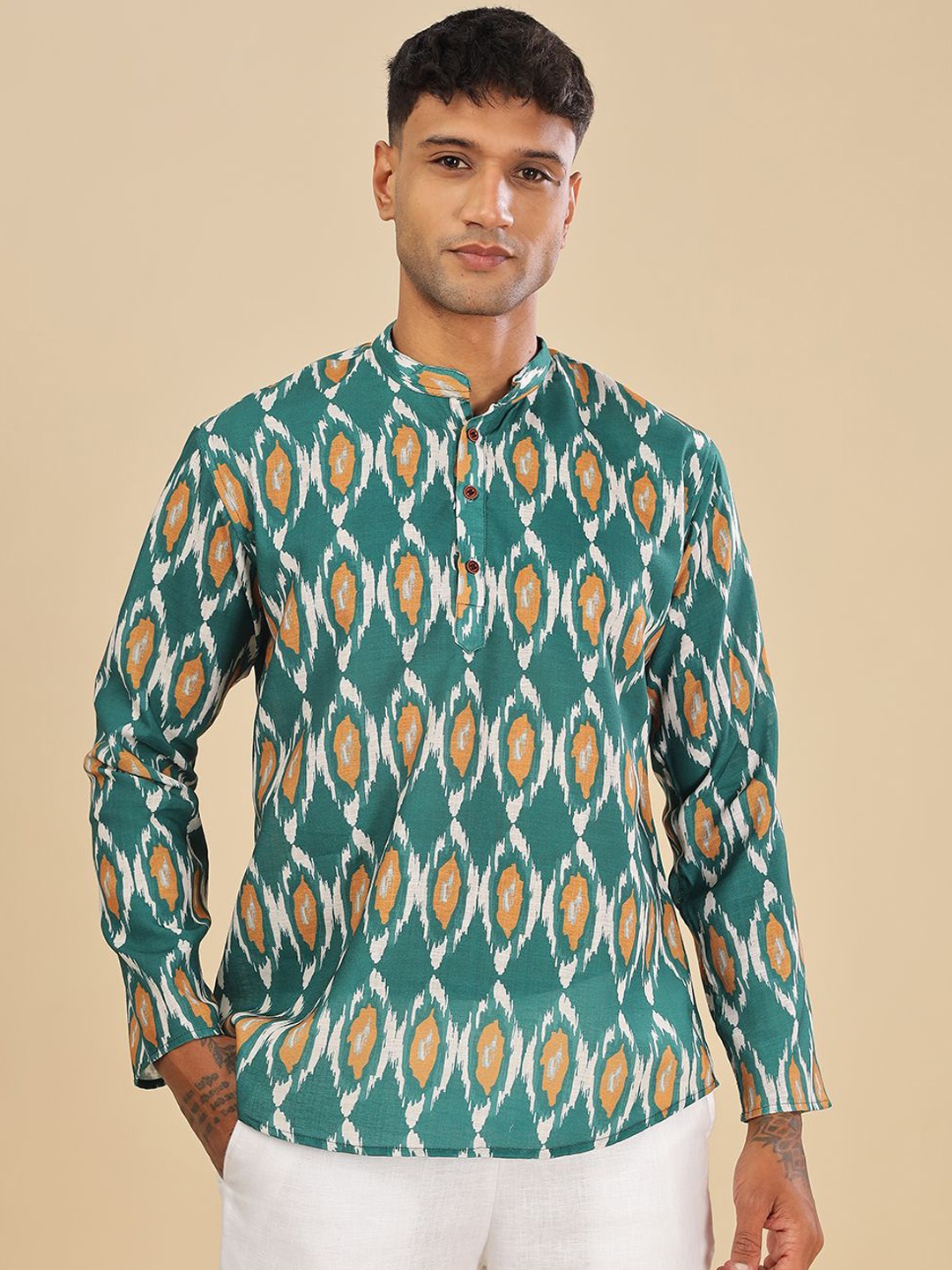 

Vestirio Abstract Printed Mandarin Collar Long Sleeves Regular Straight Kurta, Green