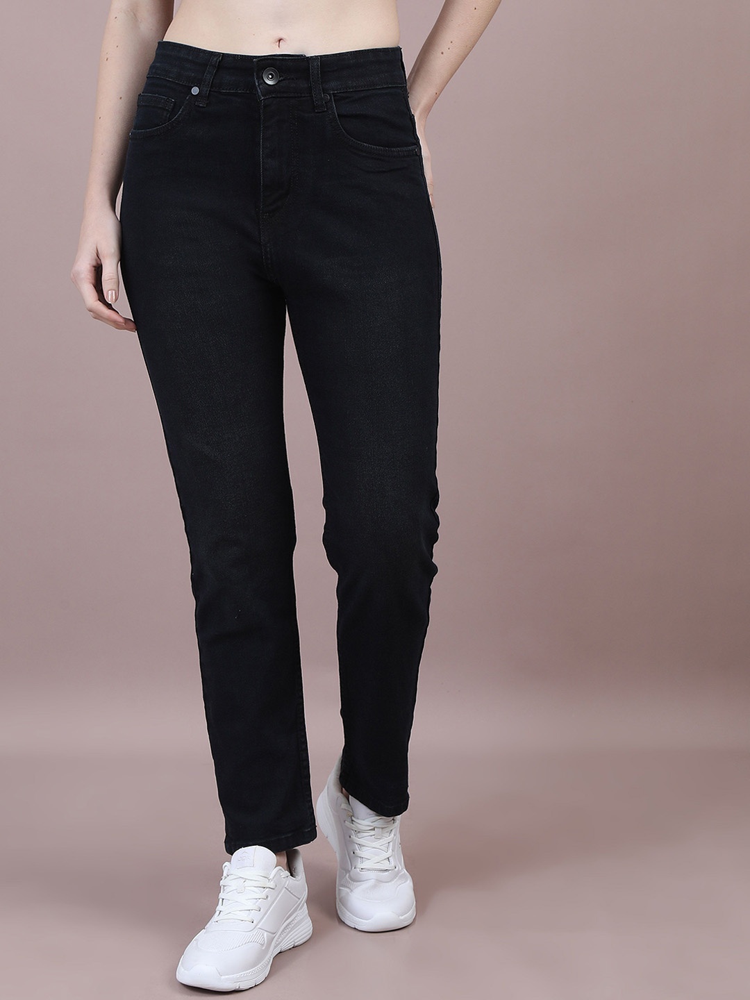 

The Roadster Lifestyle Co Women Light Fade Straight Fit Jeans, Blue
