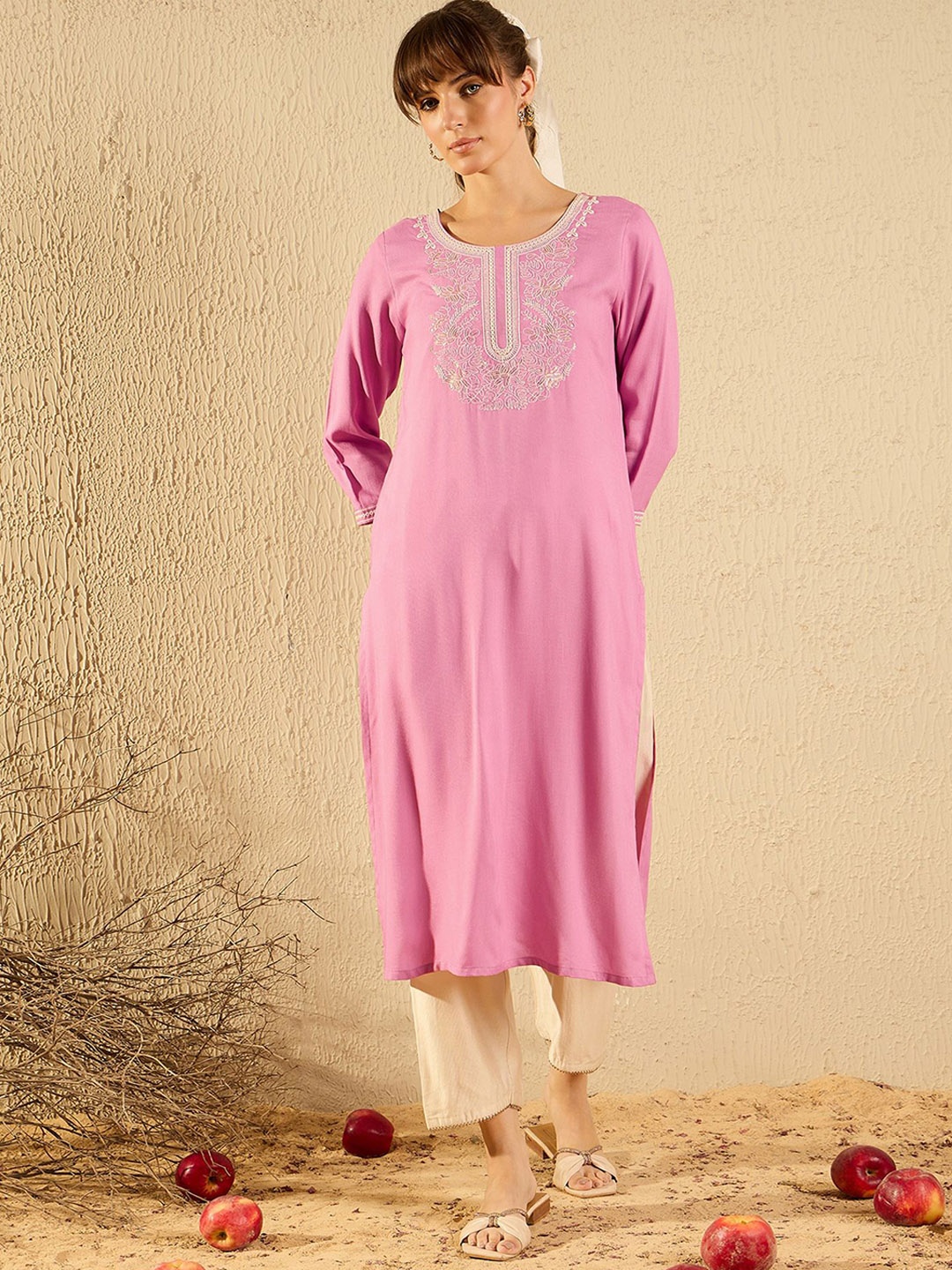 

Indo Era Pink and White Floral Embroidered Thread Work Straight Kurta