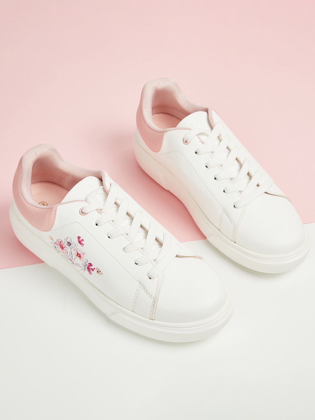

Ginger by Lifestyle Women Round Toe Lace-Ups PU Sneakers, White