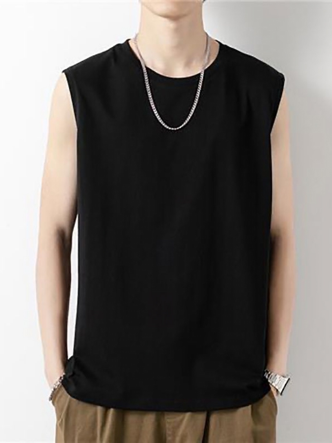 

StyleCast x Revolte Men Solid Round Neck T-shirt, Black