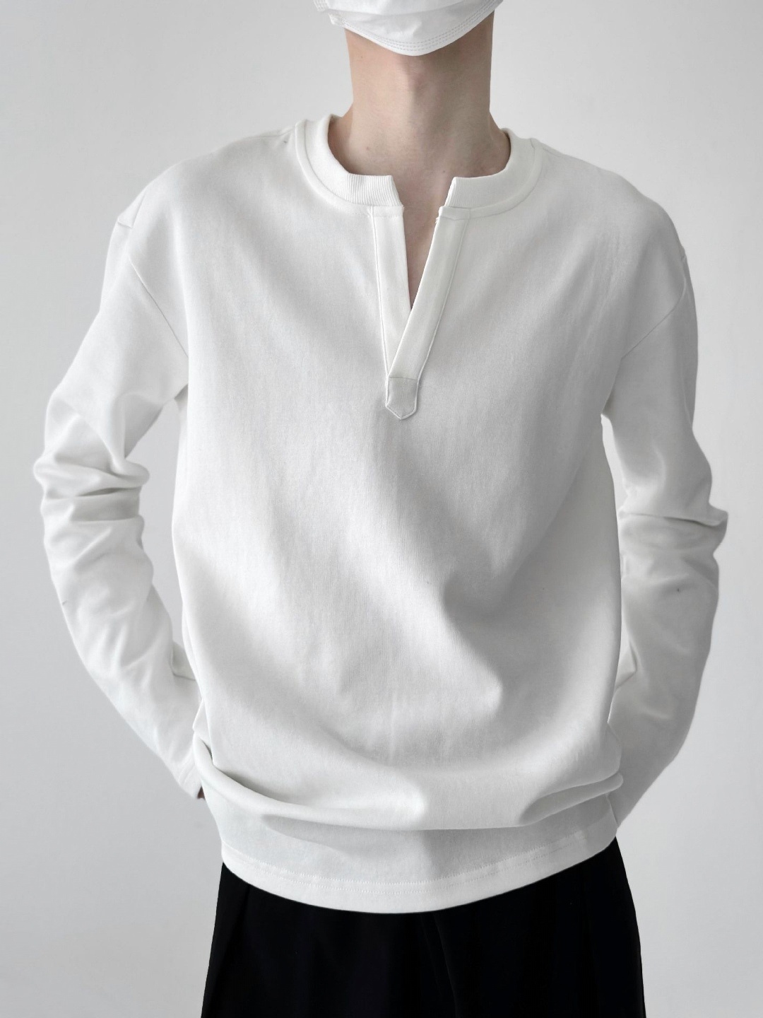 

StyleCast x Revolte Men Solid Round Neck T-shirt, White