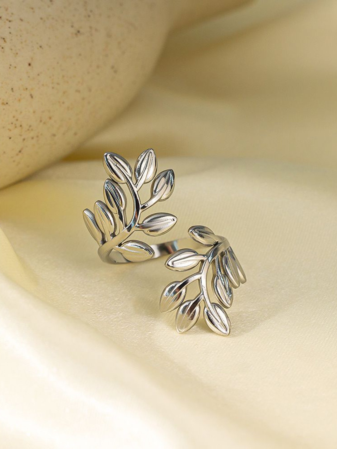 

MYKI Stunning Stainless Steel Silver-Plated Finger Ring