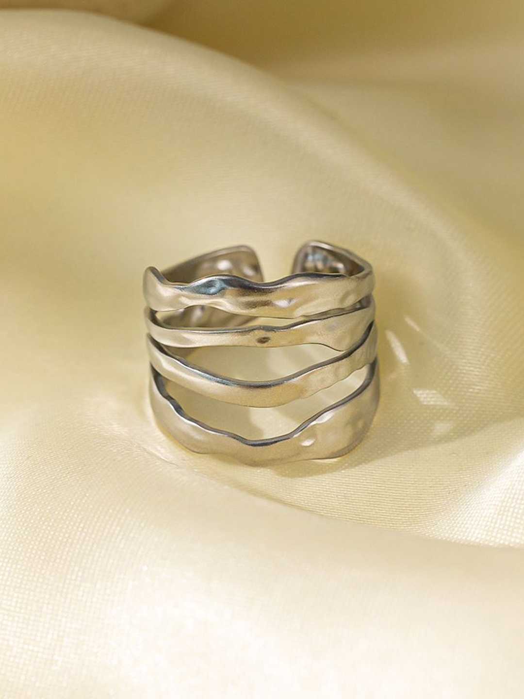 

MYKI Silver-Plated Stainless Steel Flashy Finger Ring